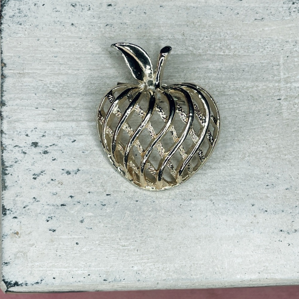 238 Teacher’s Gift Cherry Fruit Goldtone Apple Brooch